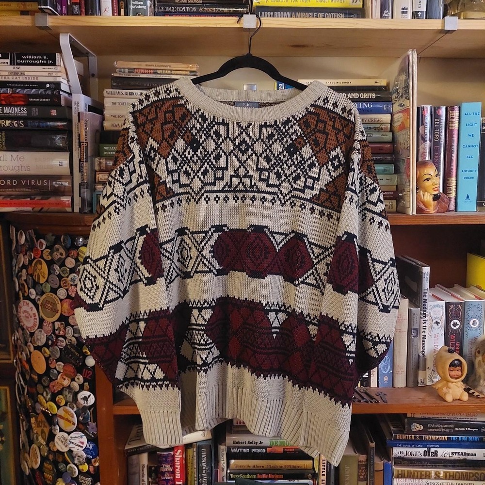 Vintage chunky patterned sweater.‎